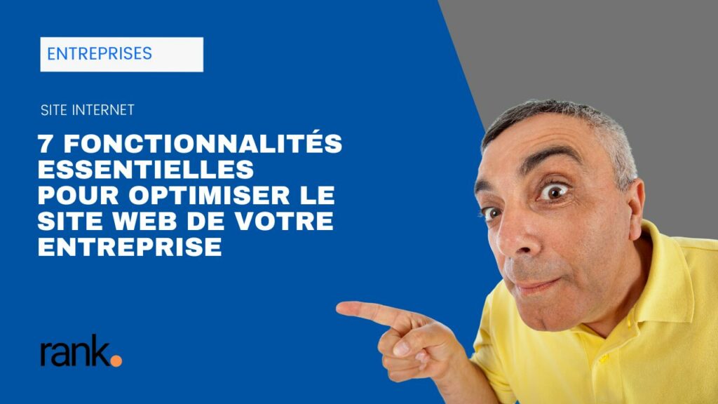 Homme en chemise jaune pointant du doigt avec une expression curieuse, accompagné du texte "7 fonctionnalités essentielles pour optimiser le site web de votre entreprise" sur un fond bleu, avec le logo de Rank visible.